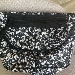 Lululemon Crossbody Bag 🍋